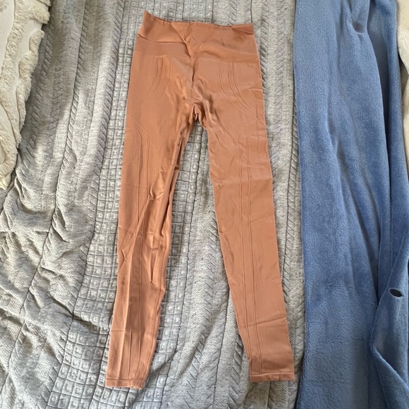 Fabletics Dusty Pink Knit Leggings - Picture 1 of 4